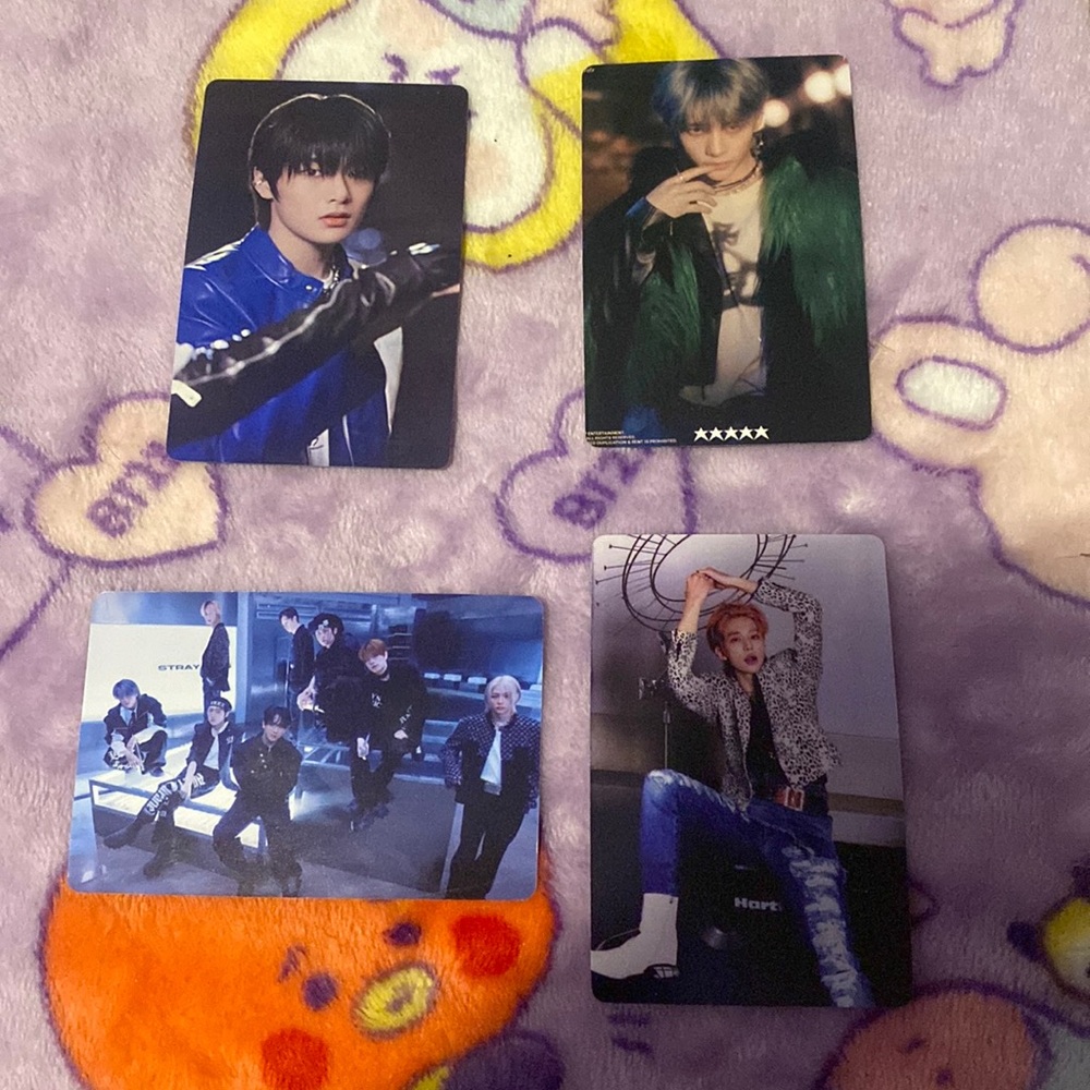 Stray kids photocards